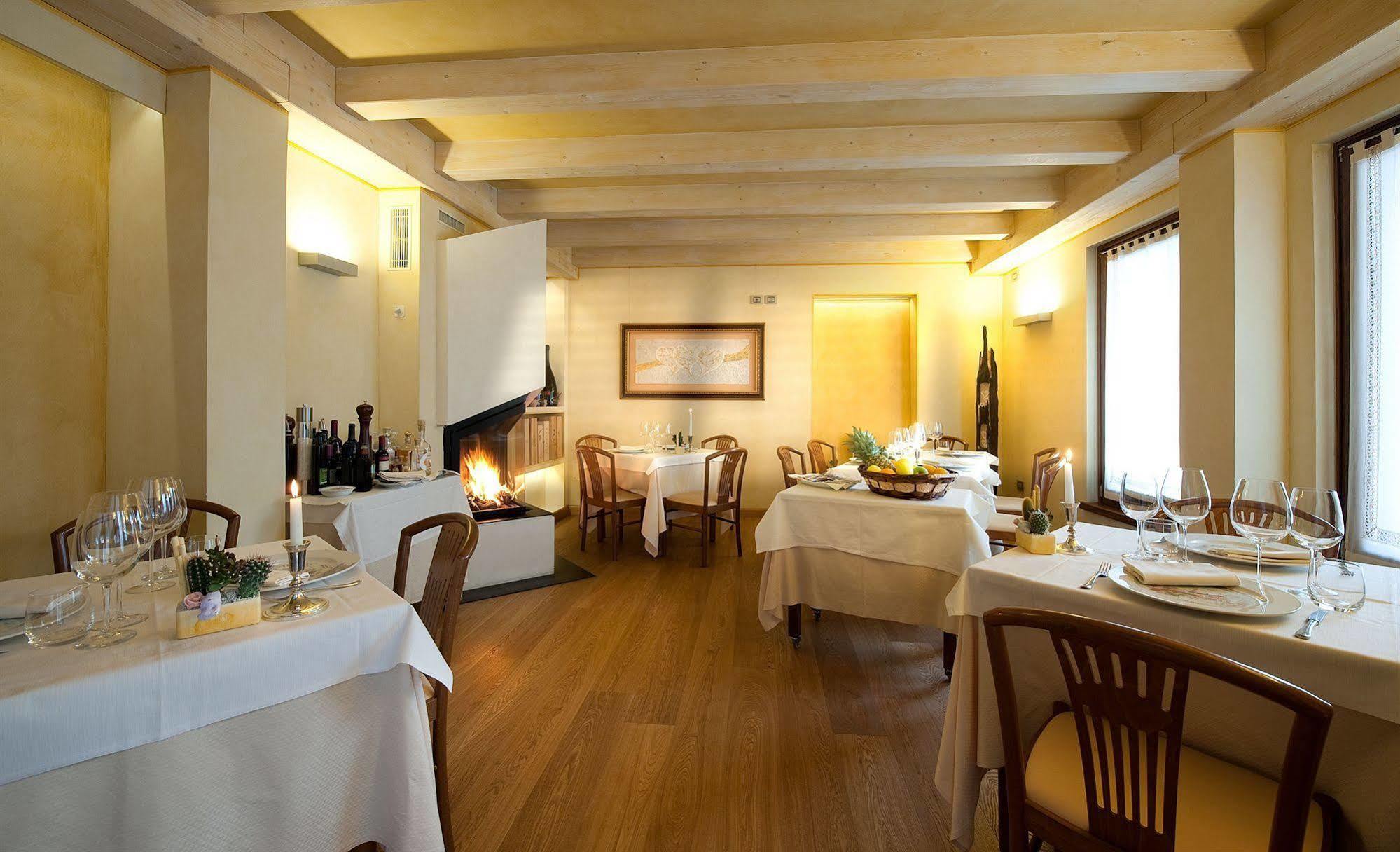 Trattoria Locanda Ai Tre Amici Mortegliano Luaran gambar